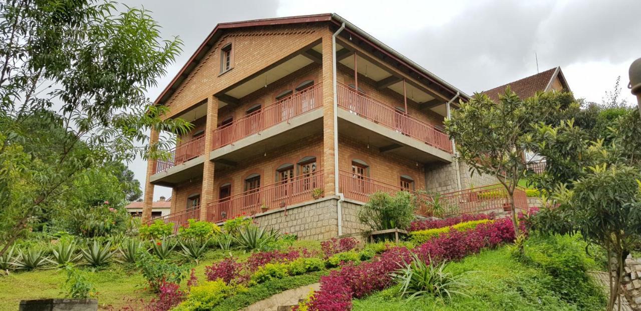 Hotel Lovasoa 4C à Antsirabe Extérieur photo
