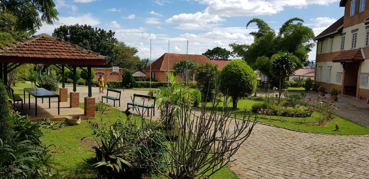 Hotel Lovasoa 4C à Antsirabe Extérieur photo