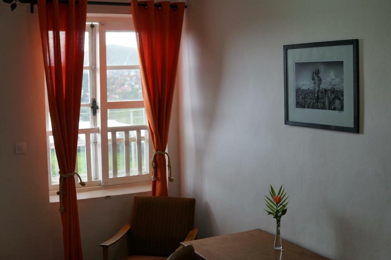 Hotel Lovasoa 4C à Antsirabe Extérieur photo