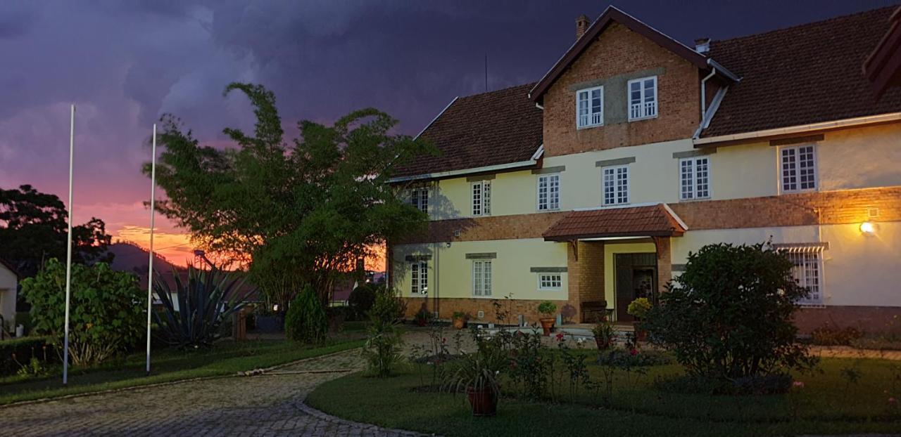 Hotel Lovasoa 4C à Antsirabe Extérieur photo