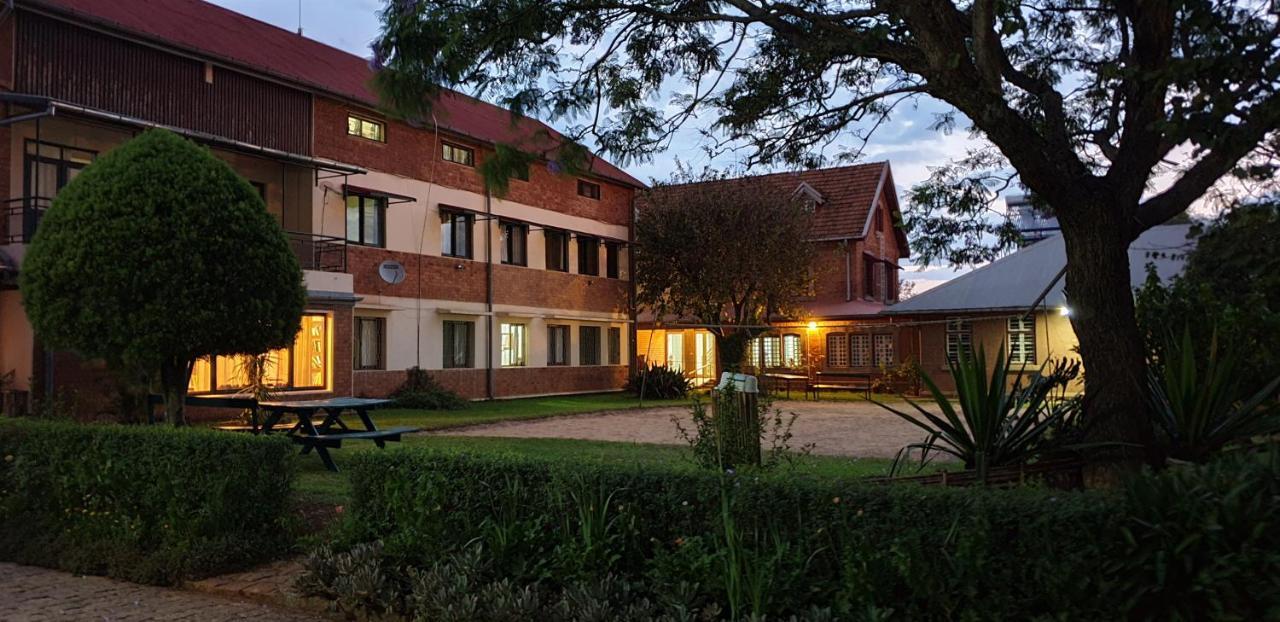 Hotel Lovasoa 4C à Antsirabe Extérieur photo